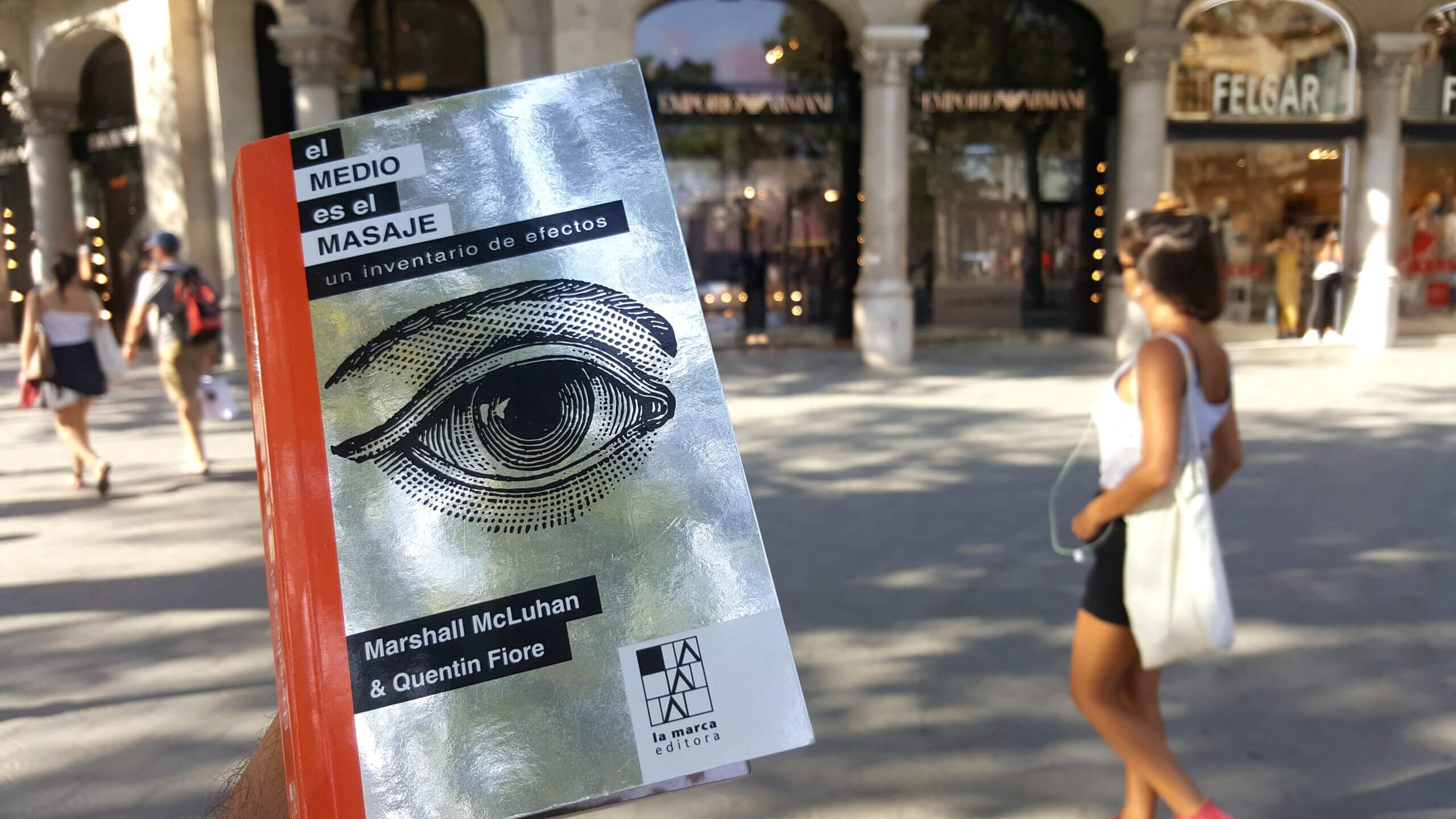 El medio es el masaje: de la imprenta al internet (reseña) - Lectura